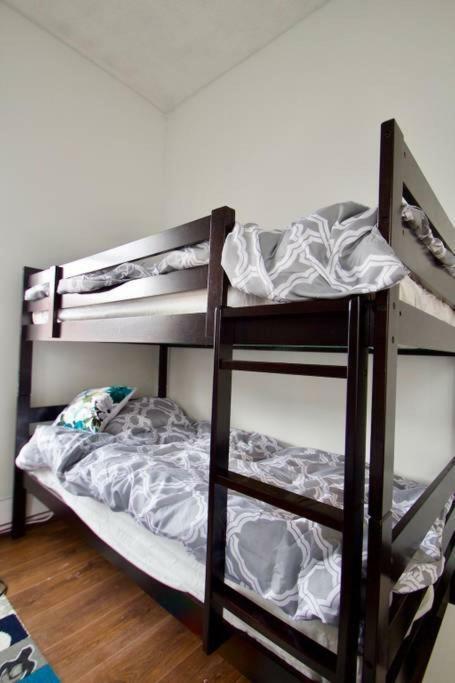 The Parkdale Hostellerie 多伦多 床位 照片